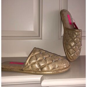 NWT Lilly Pulitzer Lux Clara Elegant Gold Quilted With Pearls Women's Slippers